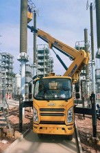 曲臂高空車出租多少錢一次 峻英捷工程機械設(shè)備 德保資訊